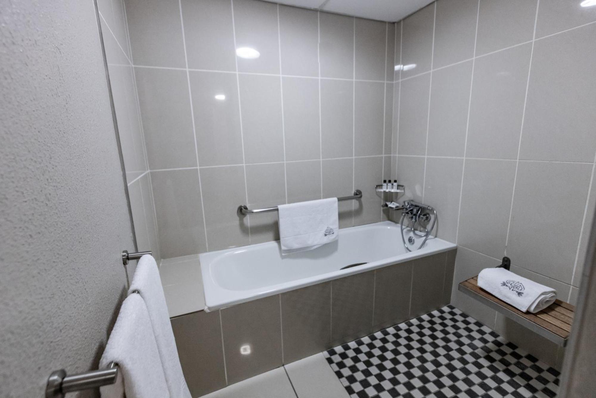 Hotel 247 @ ווייט ריבר מראה חיצוני תמונה