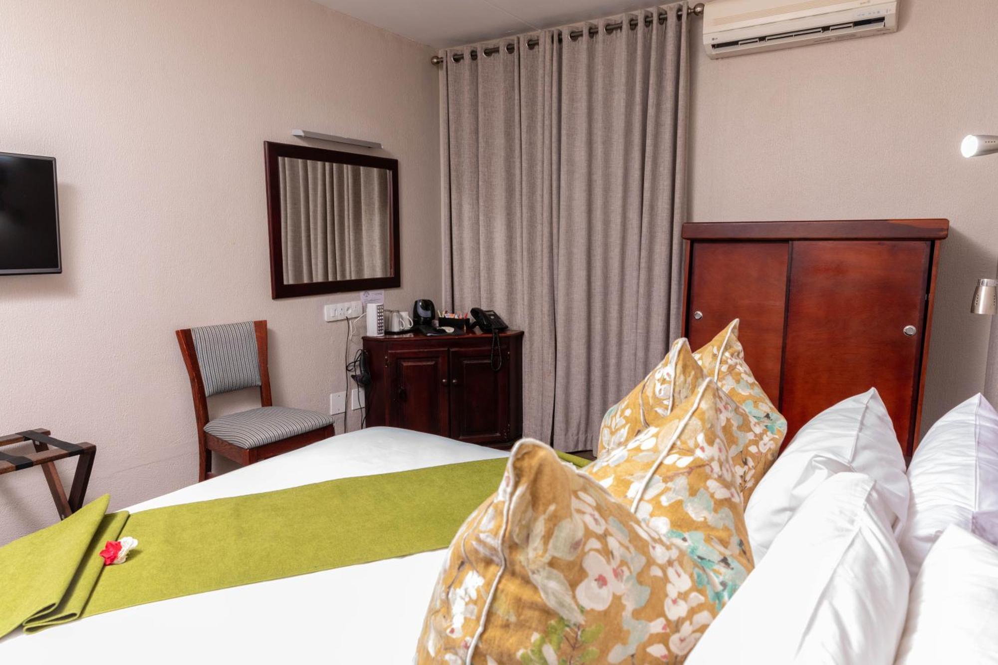 Hotel 247 @ ווייט ריבר מראה חיצוני תמונה
